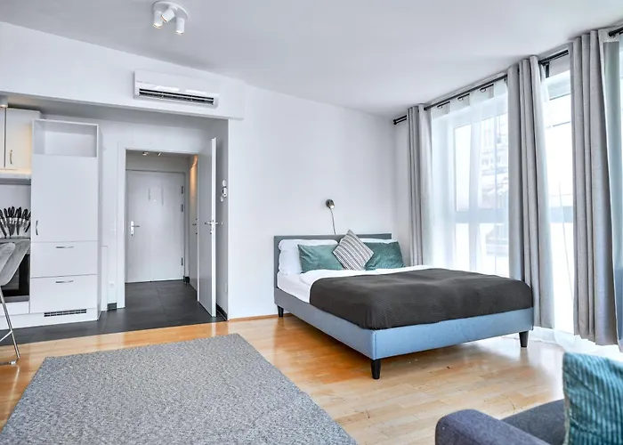 Viennas Mariahilfer Mile - Terrace Hideaway Wenen